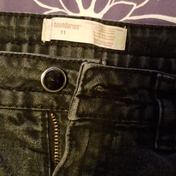 Studded black shorts - Picture 3 of 3